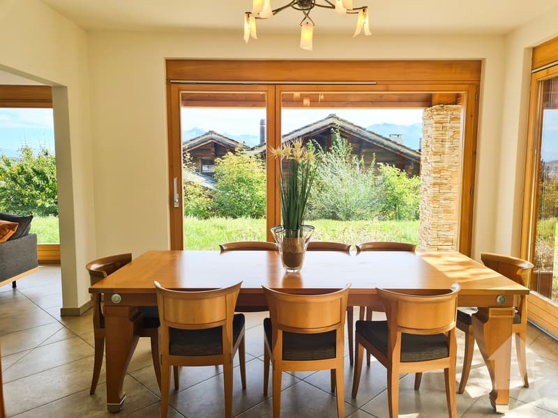 6.5-room chalet ideally located in a highly sought-after area (3)