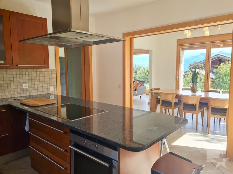 6.5-room chalet ideally located in a highly sought-after area (4)
