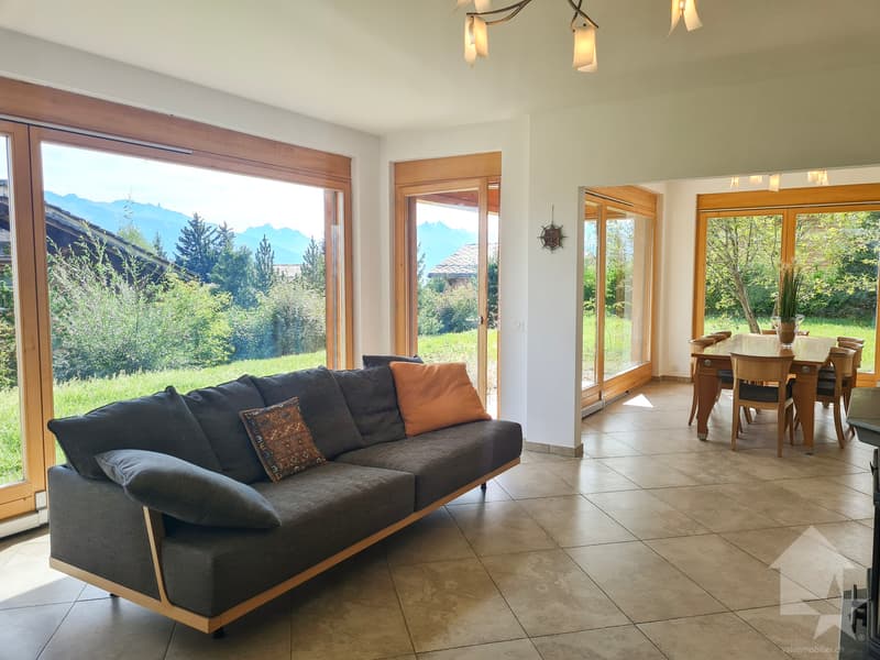 6.5-room chalet ideally located in a highly sought-after area (2)