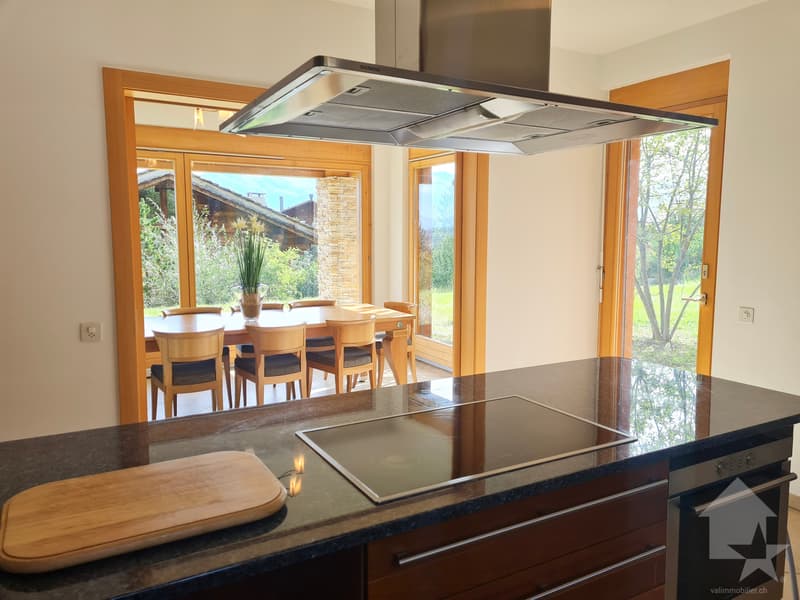 6.5-room chalet ideally located in a highly sought-after area (5)