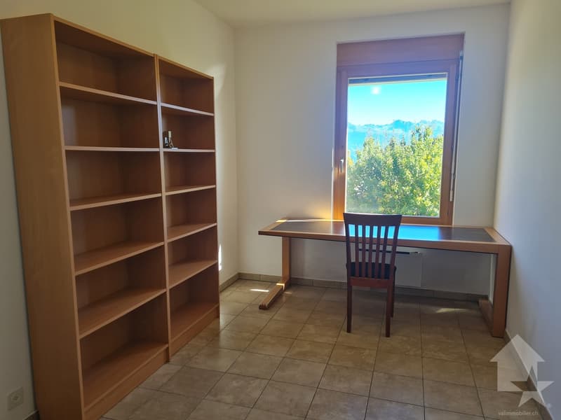 6.5-room chalet ideally located in a highly sought-after area (10)