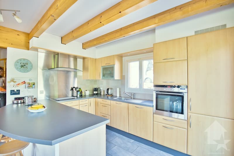 Magnifique maison jumelée par le garage (2)