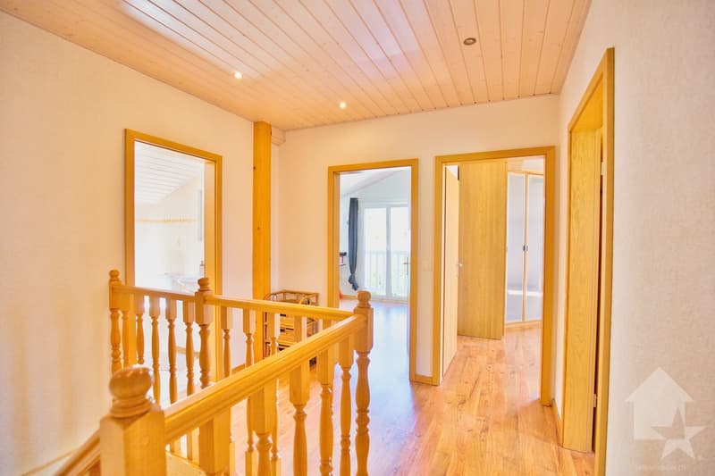 Magnifique maison jumelée par le garage (12)