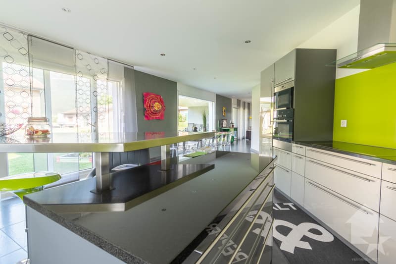 Plot of ~1800 m2 with villa and construction potential (3)