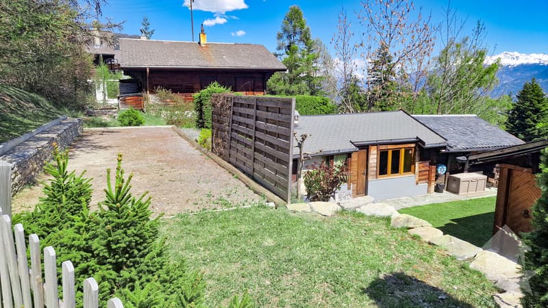 Charmant chalet de 2 appartements + dépendance, belle situation (2)