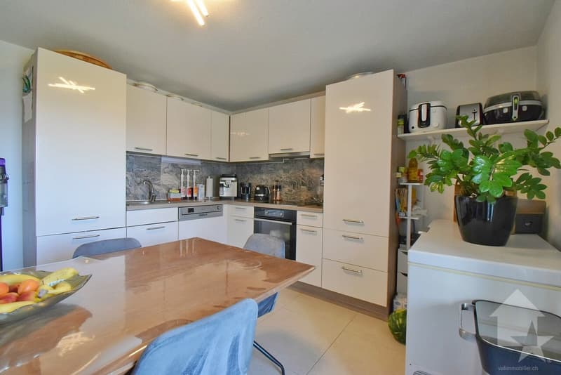 Appartement de 4.5 pcs très bien situé avec 3 places de parcs incluses ! (3)