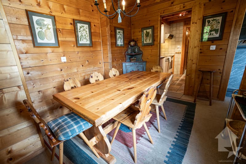 Séduisant chalet comprenant deux appartements - 5.5 et 2.5 pièces (7)
