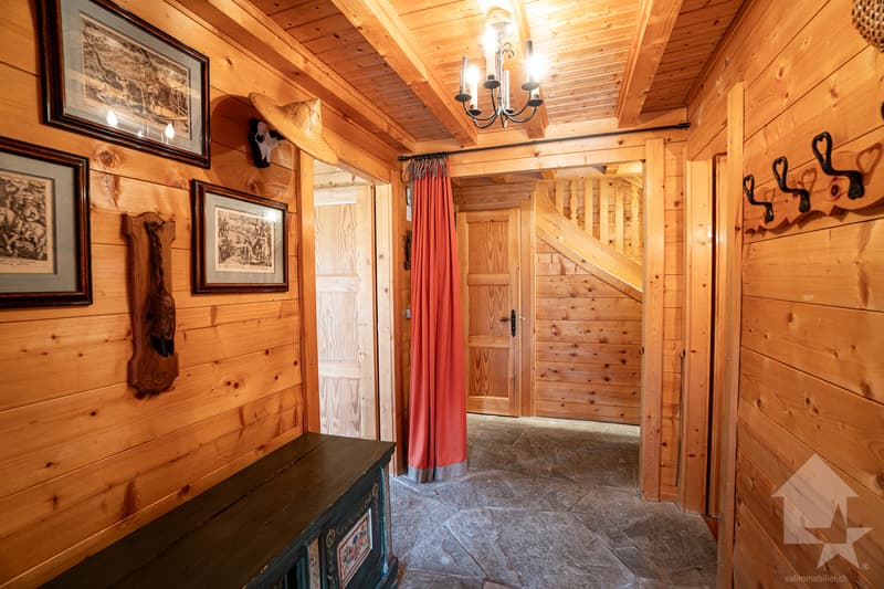 Séduisant chalet comprenant deux appartements - 5.5 et 2.5 pièces (11)