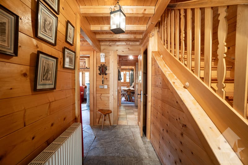 Séduisant chalet comprenant deux appartements - 5.5 et 2.5 pièces (3)