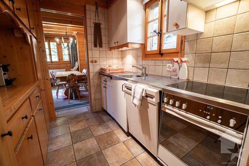 Séduisant chalet comprenant deux appartements - 5.5 et 2.5 pièces (8)