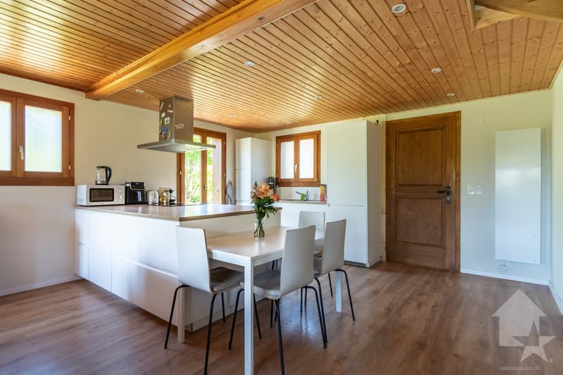 Semi-detached chalet on 3 levels, ideally located in Leysin (4)