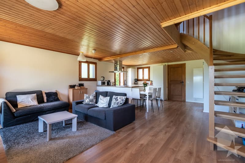 Semi-detached chalet on 3 levels, ideally located in Leysin (2)