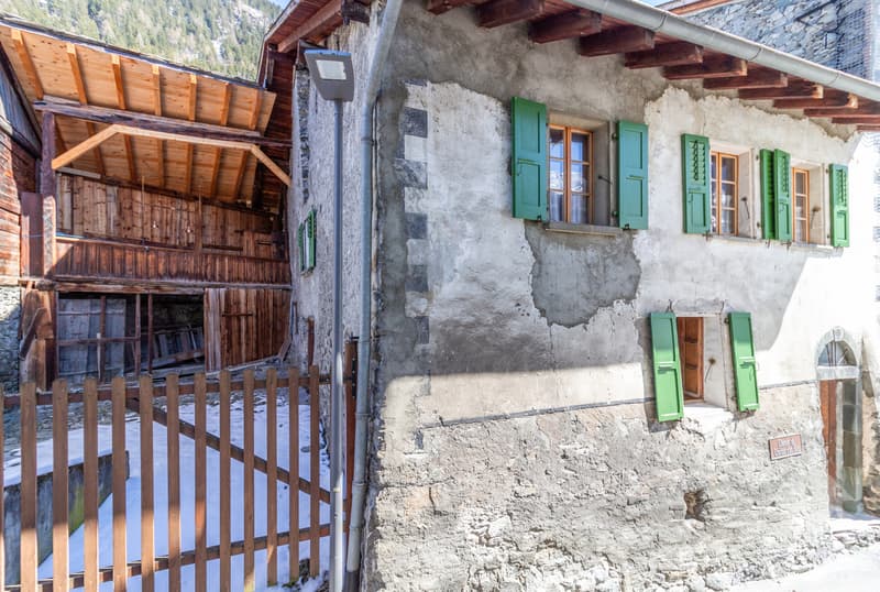 Authentisches Dorfhaus aus dem 18. Jahrhundert mit Außenbereichen (1)