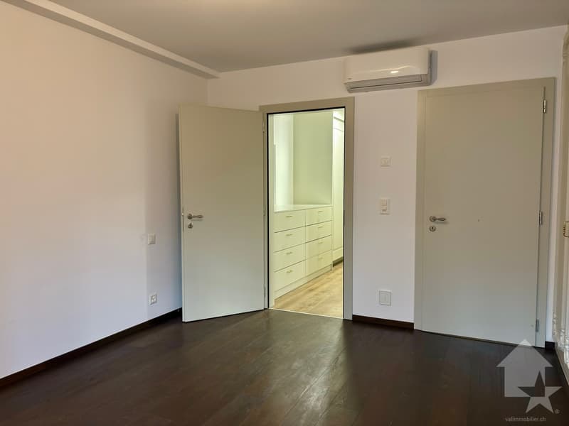 Spacieux 4.5 pièces et espace indépendant de 60 m2 ! (12)