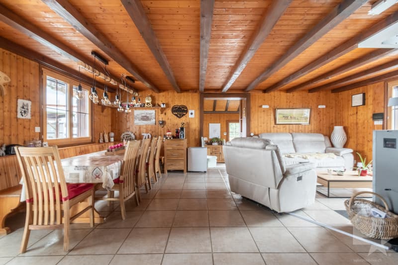 Family chalet with 8.5 rooms, modernized and perfectly maintained (2)