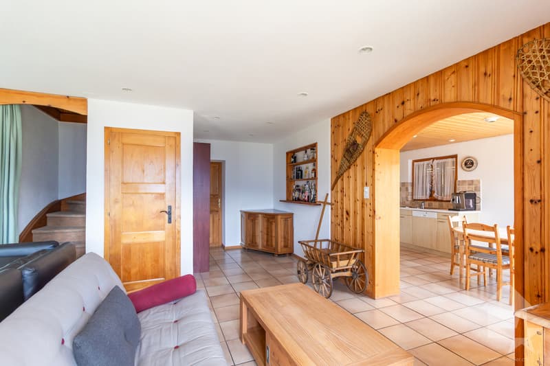 Charmant chalet jouissant d'une situation et d'une vue exceptionnelle (10)