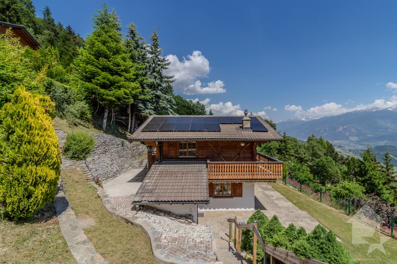 Charmant chalet jouissant d'une situation et d'une vue exceptionnelle (2)