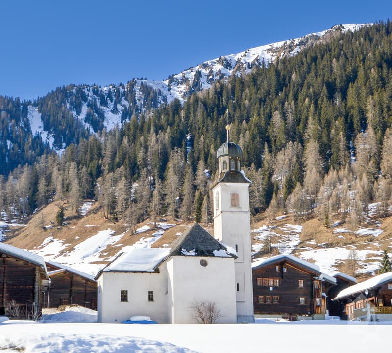 / Kirche Gluringen