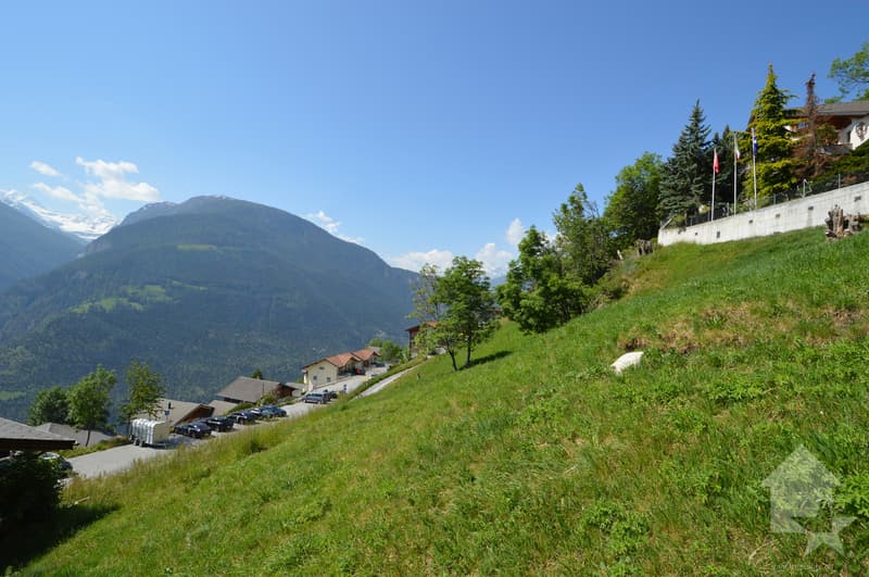 Terrain de construction ensoleillé pour maison avec 2 appartements (7)