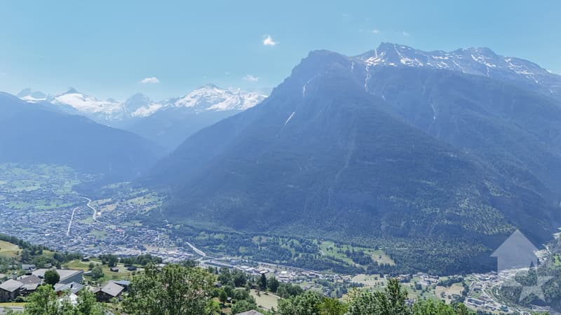 Terrain de construction ensoleillé pour maison avec 2 appartements (5)