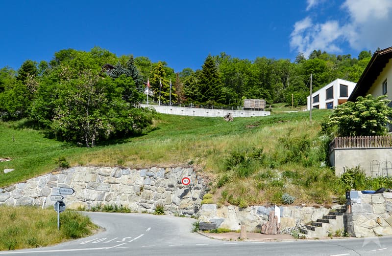 Terrain de construction ensoleillé pour maison avec 2 appartements (8)