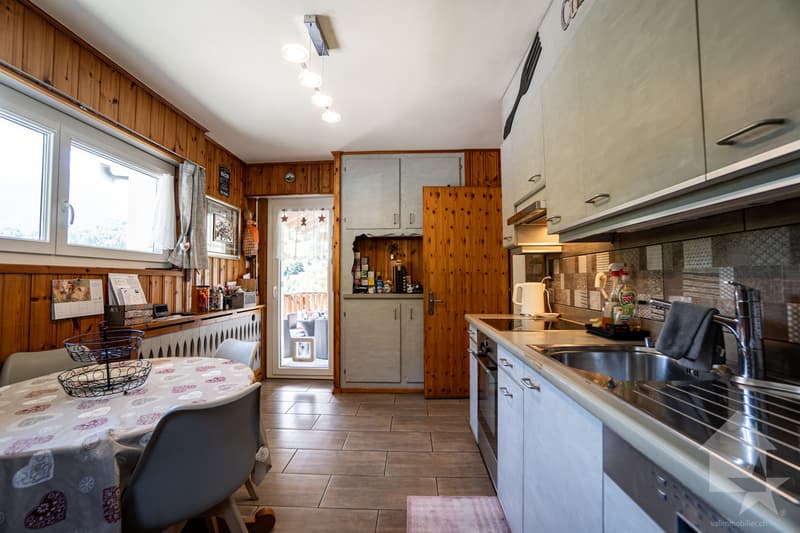 Villa spaziosa ristrutturata nel centro della valle, vendibile a stranieri (8)