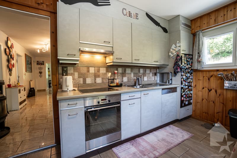 Villa spaziosa ristrutturata nel centro della valle, vendibile a stranieri (9)