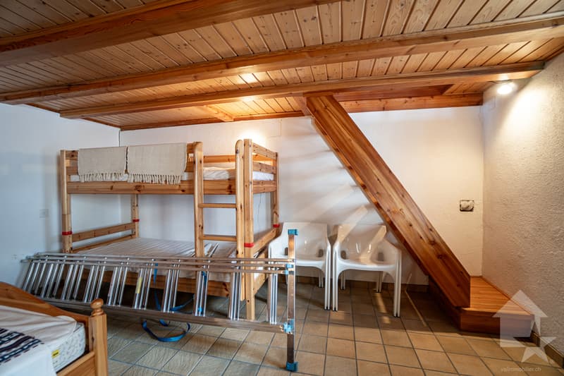 Chalet comprenant deux duplex indépendants avec grange aménageable (12)