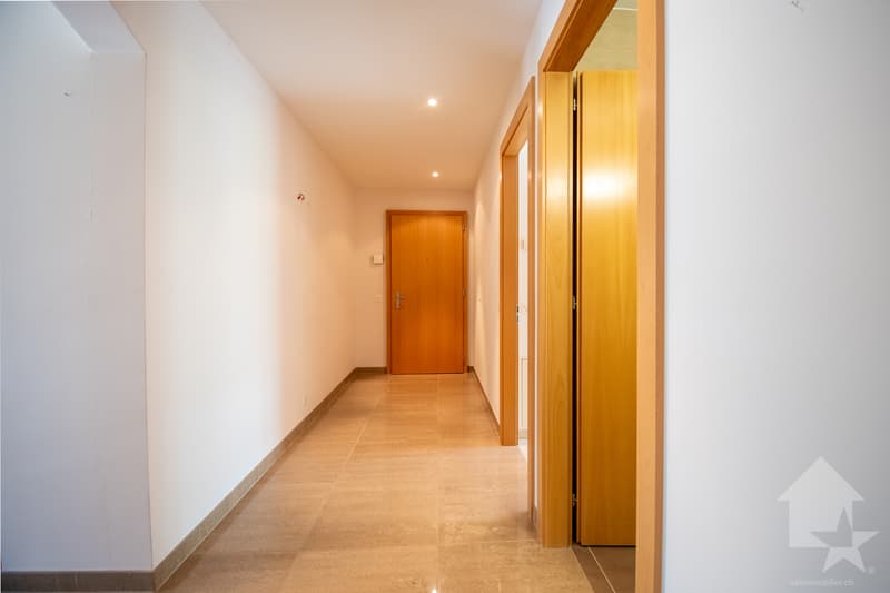 Spacieux appartement traversant dans les bains de Saillon (8)