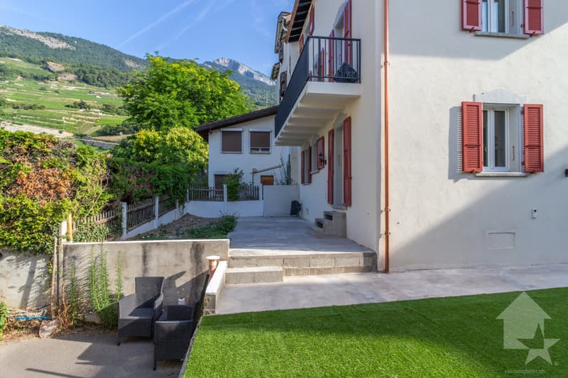 Building with three fully renovated apartments in good taste (4)