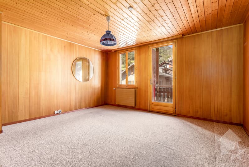 Ehemaliges Dorfhaus zur Renovierung, 10 Räume + Gewerbeflächen, 400 m2 (12)