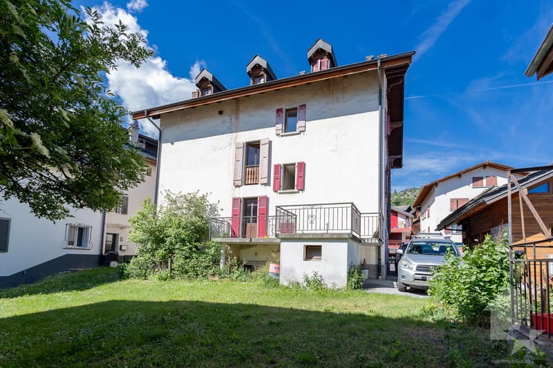 Ehemaliges Dorfhaus zur Renovierung, 10 Räume + Gewerbeflächen, 400 m2 (8)