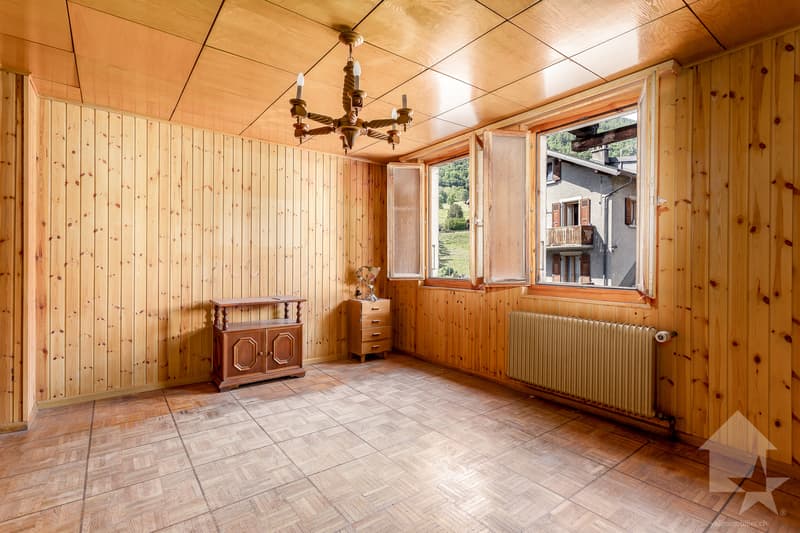 Ehemaliges Dorfhaus zur Renovierung, 10 Räume + Gewerbeflächen, 400 m2 (9)