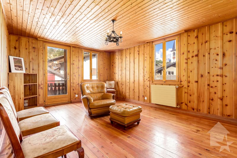 Ehemaliges Dorfhaus zur Renovierung, 10 Räume + Gewerbeflächen, 400 m2 (2)