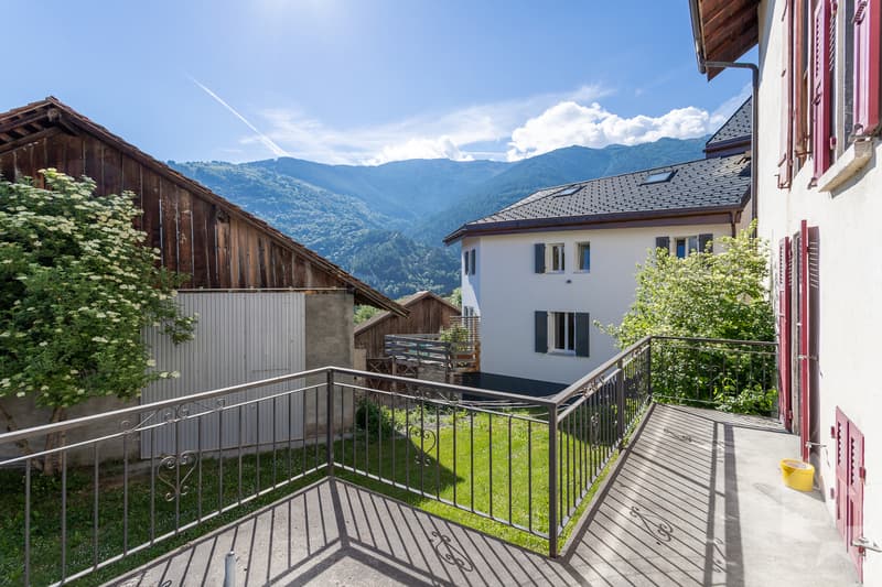 Ehemaliges Dorfhaus zur Renovierung, 10 Räume + Gewerbeflächen, 400 m2 (7)