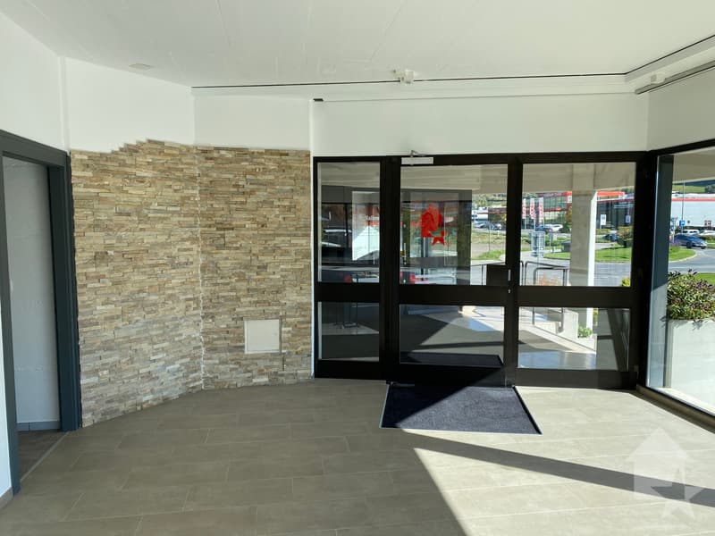 In affitto, grande superficie di ca. 140 m2 - zona commerciale Conthey (1)