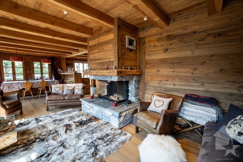 Chaleureux chalet avec cachet et vues exceptionnelles (1)