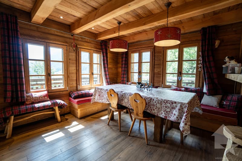 Chaleureux chalet avec cachet et vues exceptionnelles (7)