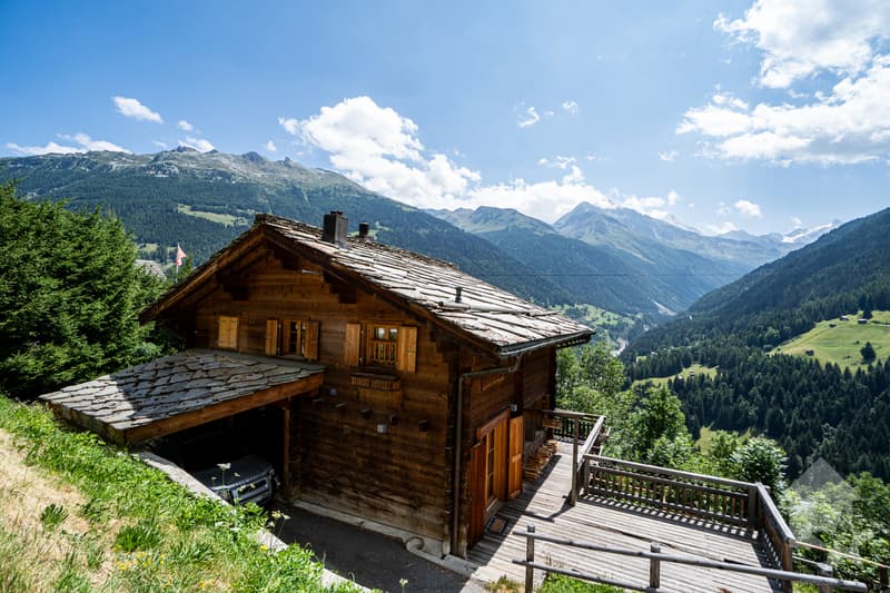 Chaleureux chalet avec cachet et vues exceptionnelles (2)
