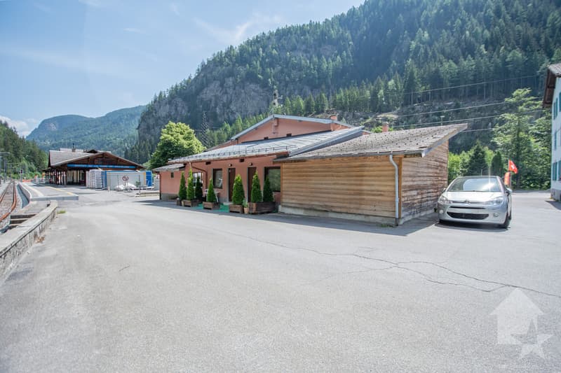 Immeuble mixte avec activités en cours - Le Châtelard (VS) (2)