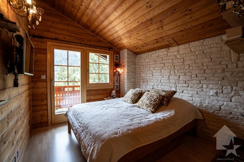 Charming chalet with lovely garden, double garage and stunning views (6)
