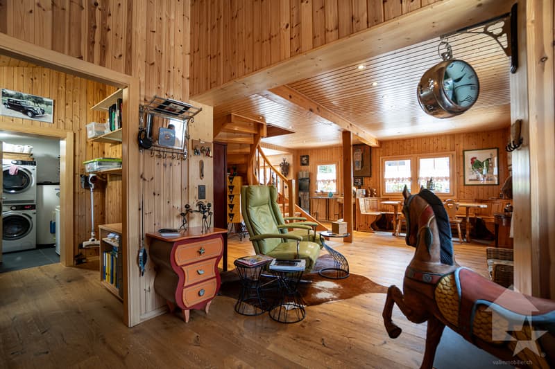 Charming chalet with lovely garden, double garage and stunning views (3)