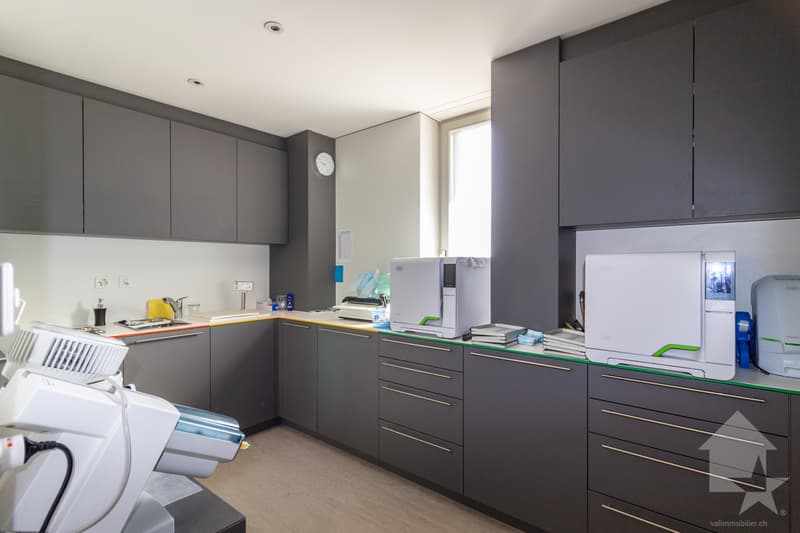 4.5 room bright office of 115 m2 (5)