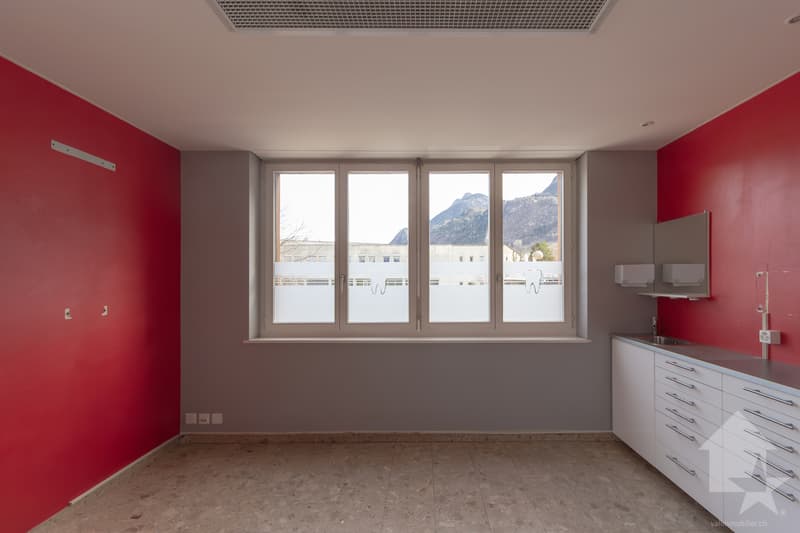 4.5 room bright office of 115 m2 (9)