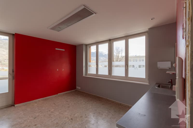 4.5 room bright office of 115 m2 (11)