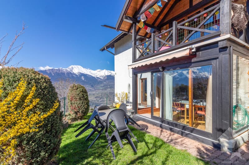 Chalet de caractère de deux appartements avec vue et situation idéale (4)