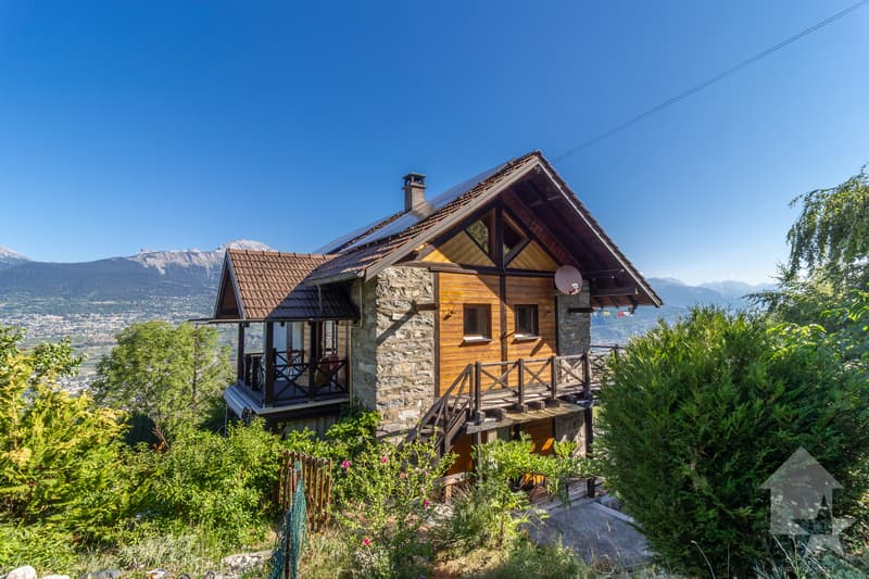 Chalet de caractère de deux appartements avec vue et situation idéale (1)