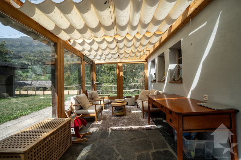 Spacieux chalet de caractère avec belle véranda et magnifique jardin (7)