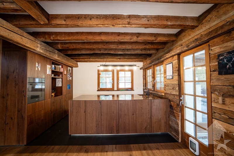 Spacieux chalet de caractère avec belle véranda et magnifique jardin (4)