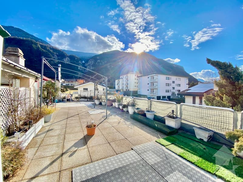 Spacieux attique au calme, parking, terrasse de 105 m2 et vue ! (5)